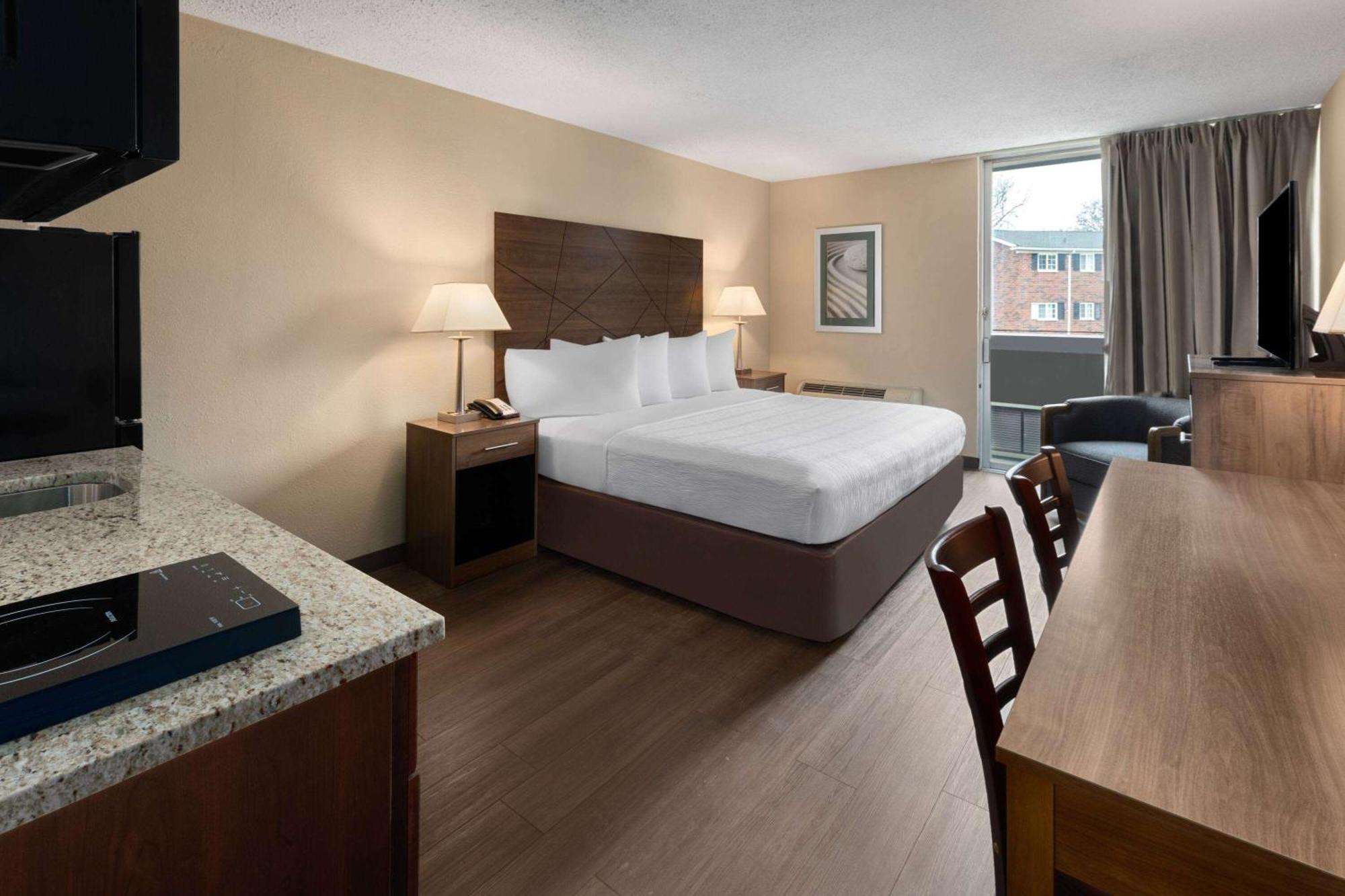 Wingate By Wyndham Troy Hotel Екстериор снимка