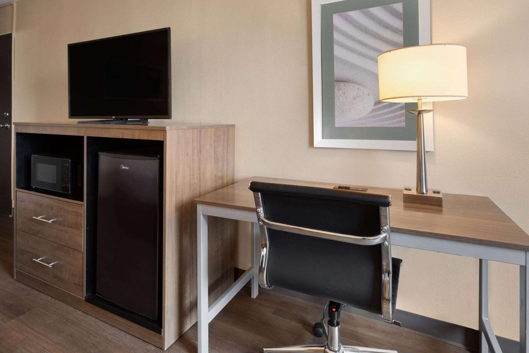 Wingate By Wyndham Troy Hotel Екстериор снимка